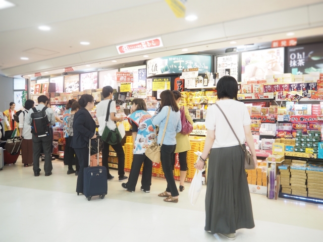 北海道のお土産に「黒い恋人」をどうぞ?!